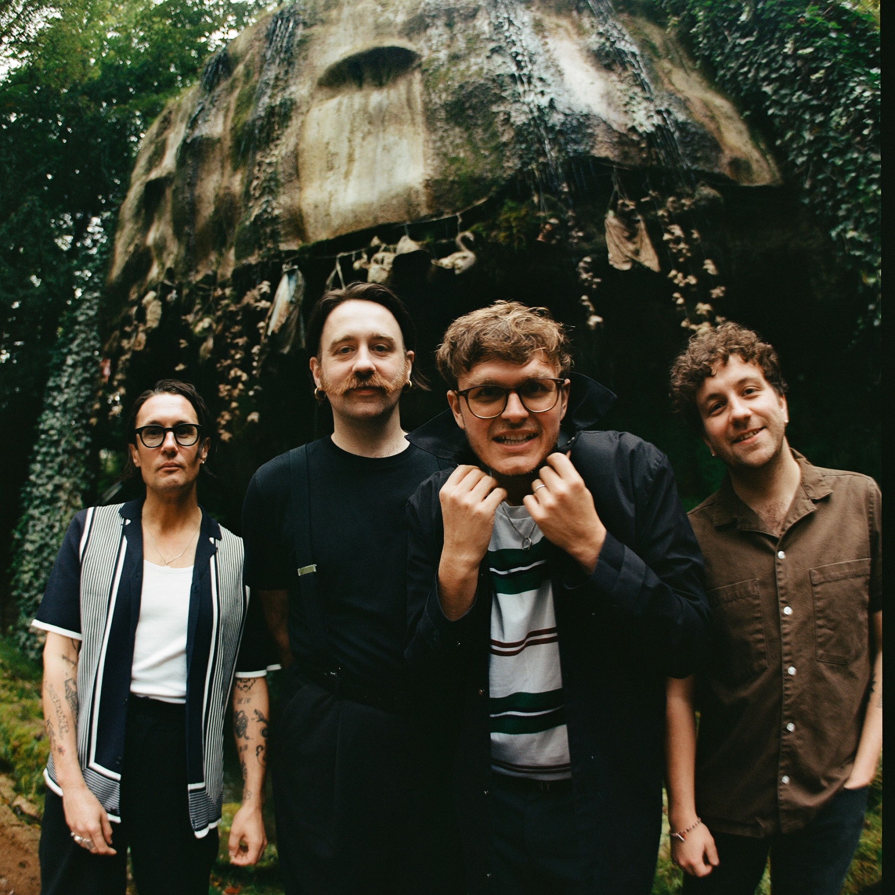 Band, 4 men standing next to eachother